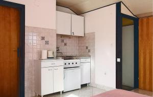 Awesome Apartment In Umag With Wifi