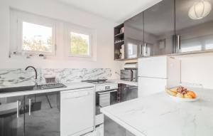 Stunning Home In Royan With Wifi