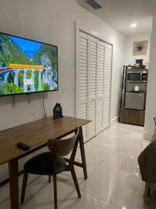 Private and Comfortable Suite near Airport Miami
