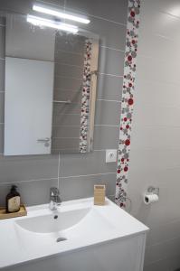 Appartements Gites Jara et Mendia, Maison Eguzki-Lore, Saint-Jean-Pied-de-Port, Pays Basque : photos des chambres