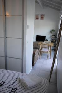 Appartements Gites Jara et Mendia, Maison Eguzki-Lore, Saint-Jean-Pied-de-Port, Pays Basque : photos des chambres