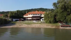 Camelot Club Hotel - Dunabogdány