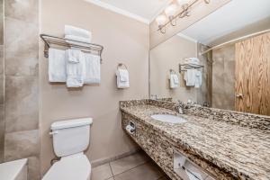 Invermere Inn & Suites