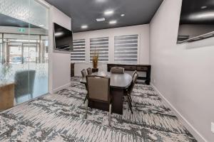 Invermere Inn & Suites