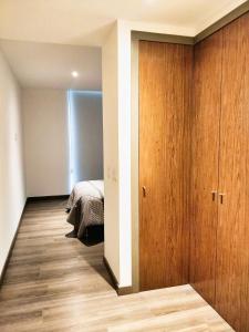 Two Beautiful 1 BR apts, 2 floors apart HS WiFi!