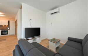 Lovely Home In Margecan With Wifi