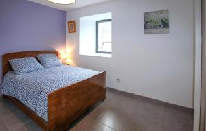 Maisons de vacances 3 Bedroom Cozy Home In Mayres : photos des chambres