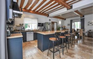 Awesome Home In Villecroze With Wifi