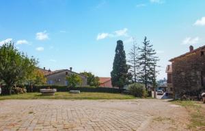 Lovely Home In Villa Torre Di Cingoli