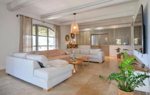 4 Bedroom Awesome Home In Noves