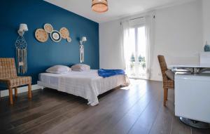 Maisons de vacances 4 Bedroom Awesome Home In Noves : photos des chambres