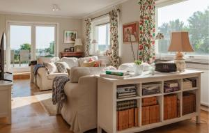 Lovely Home In Båstad With Sauna