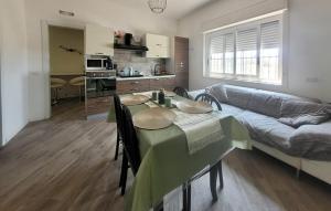 2 Bedroom Awesome Home In Comiso