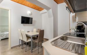 2 Bedroom Awesome Apartment In Barbat 