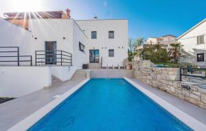 Lovely Home In Funtana With Wifi