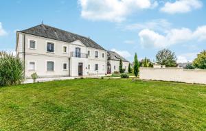 Maisons de vacances Beautiful Home In Saint-Cyr-Sur-Loire : photos des chambres
