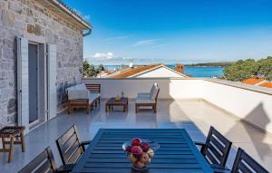 Lovely Home In Funtana With Wifi