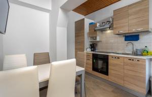 2 Bedroom Awesome Apartment In Barbat 