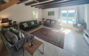 Maisons de vacances Amazing Home In Assignan : photos des chambres