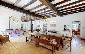 Maisons de vacances Beautiful Home In Oregue : photos des chambres