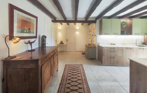 Maisons de vacances Amazing Home In Assignan : photos des chambres