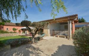 Maisons de vacances Stunning Home In Noves With Wifi : photos des chambres