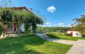 Maisons de vacances Beautiful Home In Oregue : photos des chambres