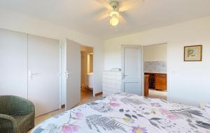 Maisons de vacances Beautiful Home In Oregue : photos des chambres