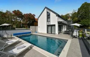 Amazing Home In Margecan With Wifi - Lovrečan Podbelski