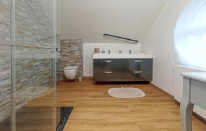 Maisons de vacances Awesome Home In La Frette-Sur-Seine : photos des chambres