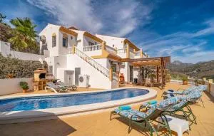 Cozy Home In Sayalonga With Wifi - Árchez