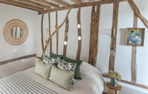 Maisons de vacances 4 Bedroom Cozy Home In Epaignes : photos des chambres