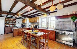 Maisons de vacances Beautiful Home In Oregue : photos des chambres