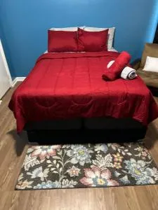 Fidelia Garnet Room, Queen Bed Minutes from Newark Liberty International Airport and Newark Penn Station - 斯普林菲尔德