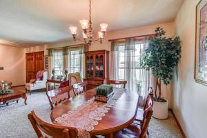 Russell Springs Getaway, 10 Mi to Lake Cumberland!