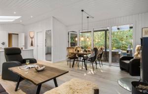 2 Bedroom Lovely Home In Hadsund