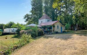 Maisons de vacances Gorgeous Home In Saint-Chamassy : photos des chambres