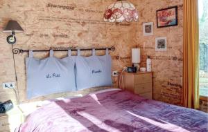 Maisons de vacances Gorgeous Home In Saint-Chamassy : photos des chambres