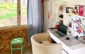 Maisons de vacances Gorgeous Home In Saint-Chamassy : photos des chambres