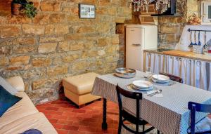 Awesome Home In Secovlje 