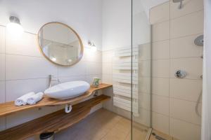 Exclusive & Cozy Central Suite w Balcony