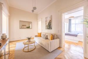 Exclusive & Cozy Central Suite w Balcony