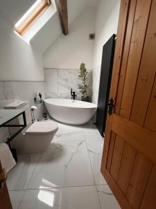 Oak Barn-ideal for Nec,Hs2,BHX,family gatherings