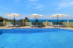 Gkountis Deluxe King Suite 1