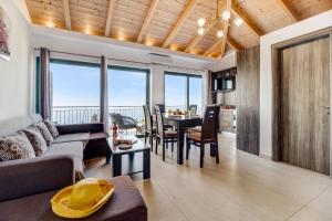 Gkountis Deluxe King Suite 1