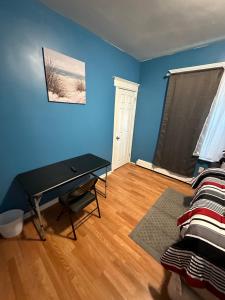 Fidelia Halos Room Queen Bed, Minutes from Newark Liberty International Airport and Newark Penn Station