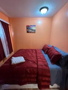 Fidellia Iron Room, Queen Bed Minutes from Newark Liberty International Airport and Newark Penn Station - Millburn