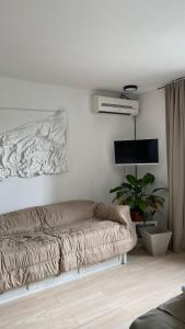 Alójate en el corazón de Mendoza . Angélica Downtown