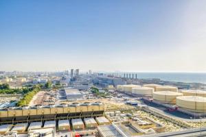 5 Mins to JBR Beach, Luxury Studio in Dubai Marinas Best Tower