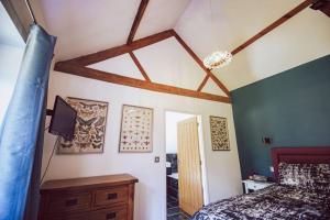 cosy cottage on banks of River Wye